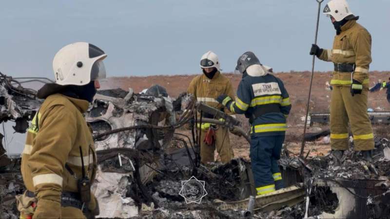 В Баку заявили о 32 выживших в авиакатастрофе в Казахстане
