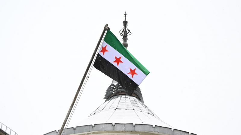 Франция направит в Сирию четырех дипломатов