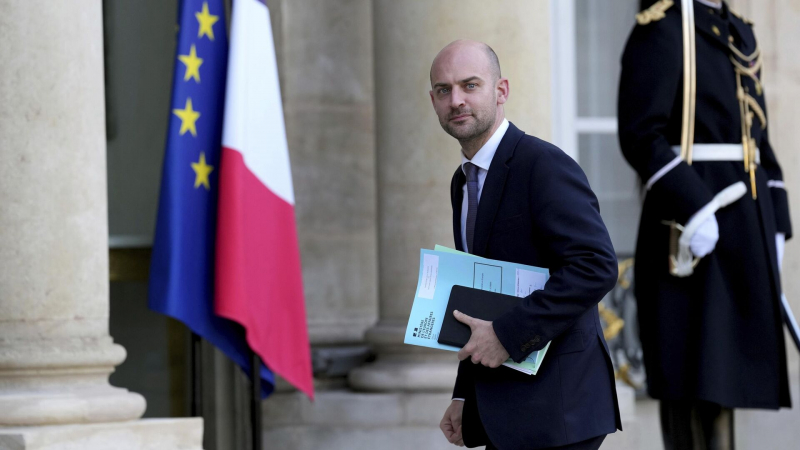 Глава МИД Франции заявил о начале работы над новыми санкциями против России