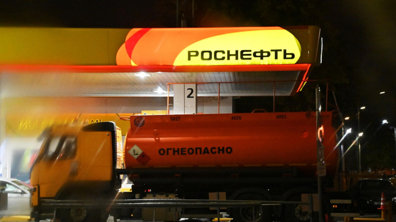 Источник: на топливном рынке обсуждают полный запрет бензина из России