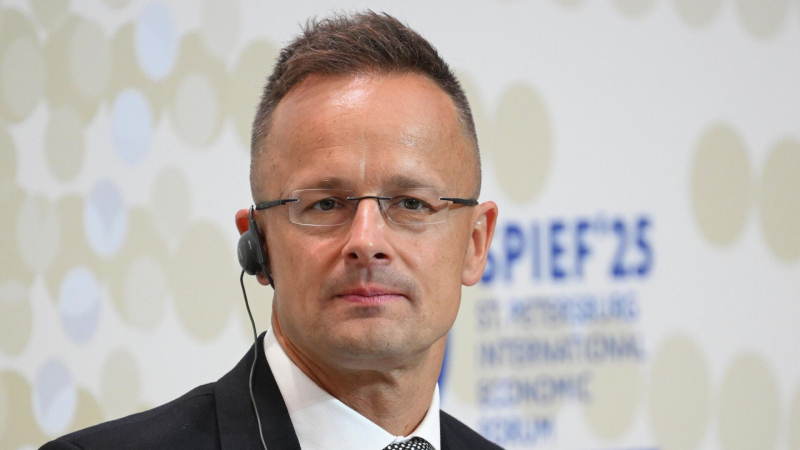 Сийярто оценил отношения между Венгрией и Украиной