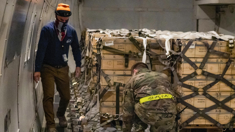 СМИ: в США думают, что приостановка помощи Украине будет недолгой