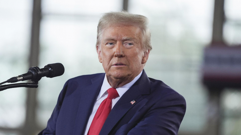 Трамп попросил Зеленского смягчить тон ради окончания конфликта, пишут СМИ