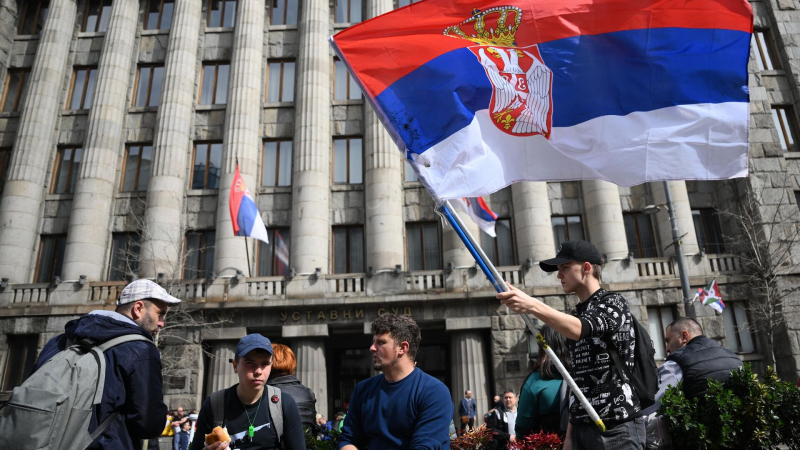 В Белграде протестующие блокируют улицы и транспортные развязки