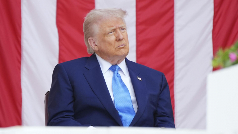 В Белом доме без объяснения причин обновили портрет Трампа