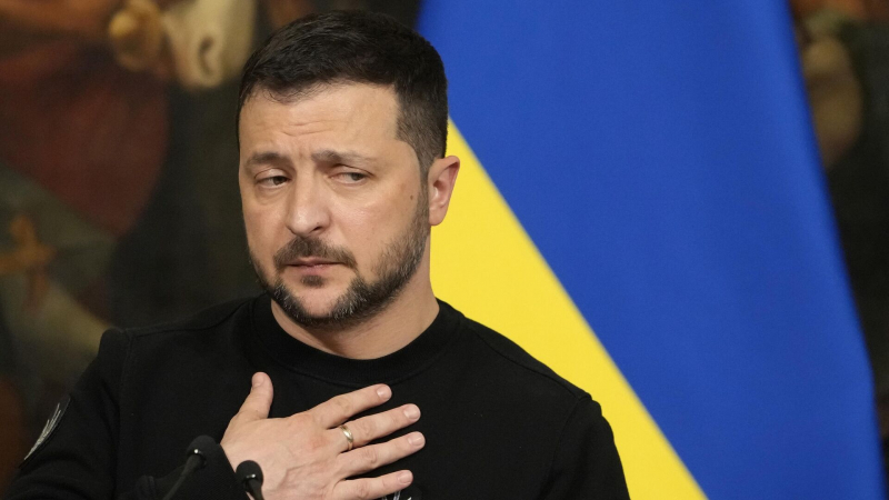 Зеленский потерял доверие украинцев и ВСУ, заявили в Раде